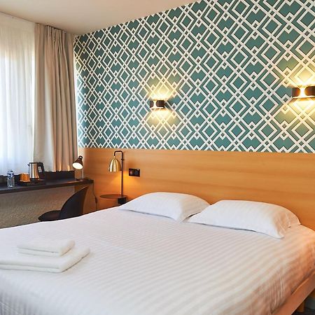 Logis Auberge Du Port Bazeilles Екстер'єр фото